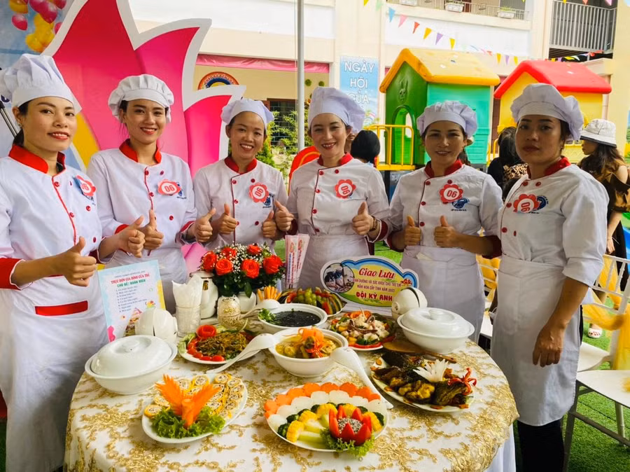 Phần thực hành mỗi đội sẽ nấu 21 suất ăn cho trẻ với số tiền 15.000 đồng/suất.