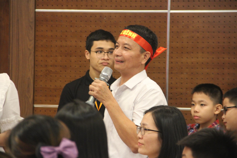 Những lời chúc từ phụ huynh giúp thí sinh tự tin, vững tâm hơn trước vòng thi quyết định.