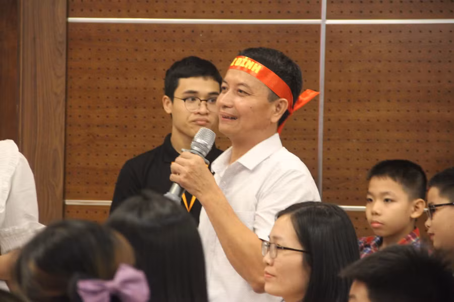 Những lời chúc từ phụ huynh giúp thí sinh tự tin, vững tâm hơn trước vòng thi quyết định.