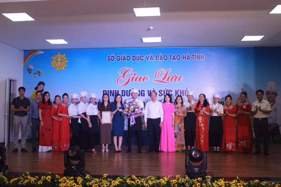 Sau 2 ngày tranh tài, BTC đã trao giải Xuất sắc cho đội phòng GD&amp;ĐT TP Hà Tĩnh.