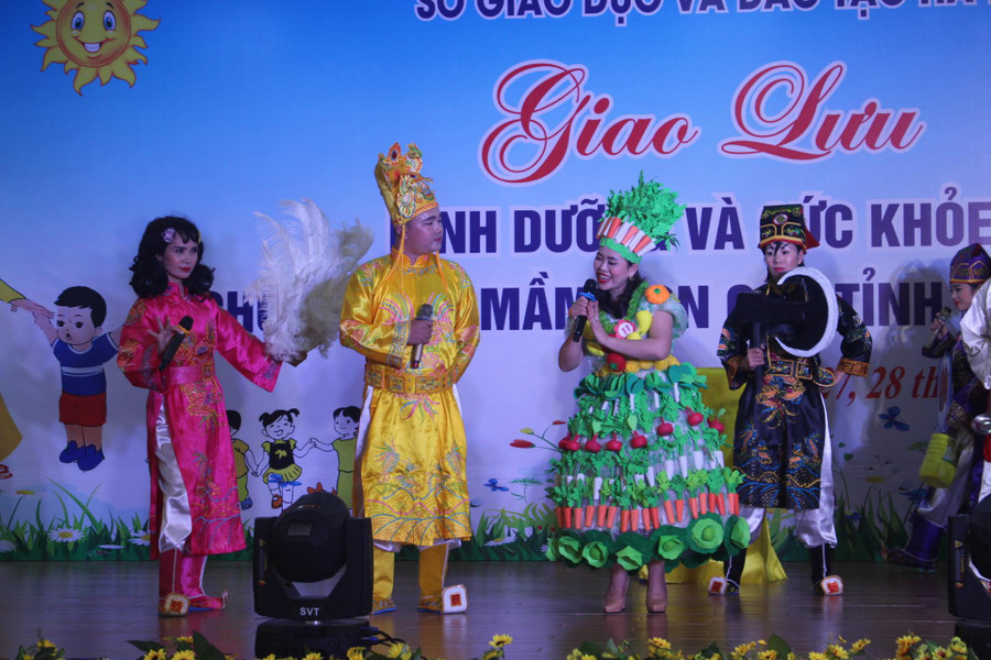 Tiểu phẩm Táo quân của phòng GD&ĐT huyện Nghi Xuân. Tiểu phẩm Táo quân của phòng GD&ĐT huyện Nghi Xuân.