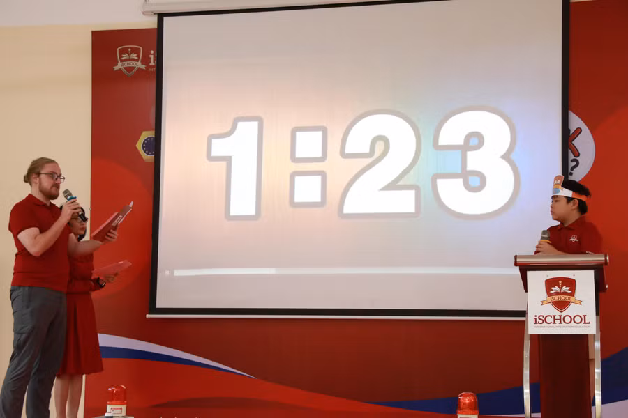 Phần thi Về đích gồm các gói câu hỏi đòi hỏi thí sinh cần có sự nhanh nhạy và sự chính xác cao trong việc lựa chọn. Phần thi Về đích gồm các gói câu hỏi đòi hỏi thí sinh cần có sự nhanh nhạy và sự chính xác cao trong việc lựa chọn.