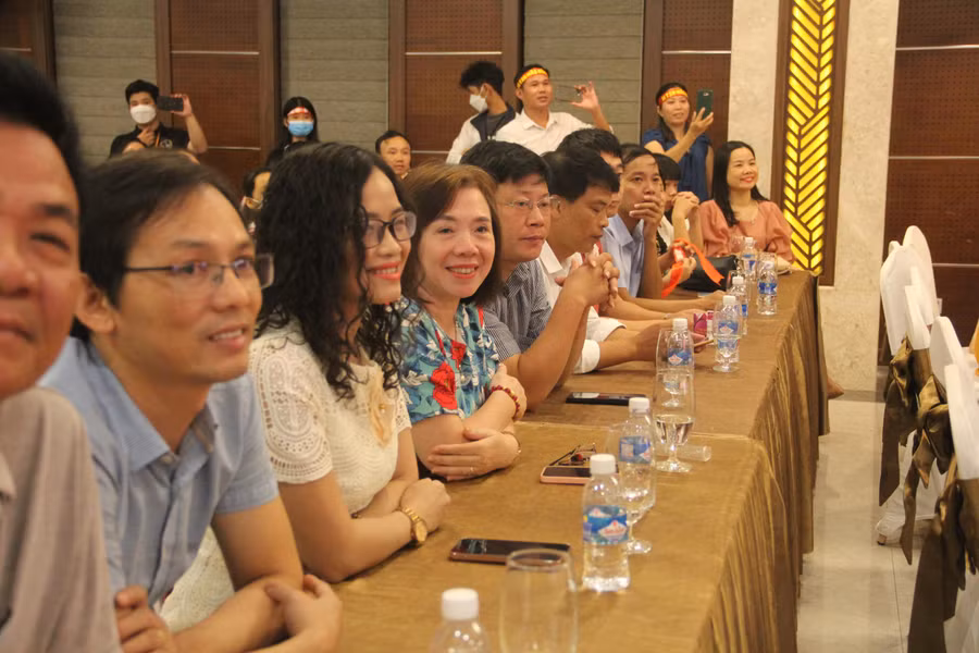 Ban cố vấn của chương trình là các thầy cô có thâm niên và chuyên môn cao hiện đang công tác tại THPT chuyên Hà Tĩnh.