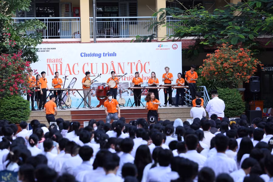 Trường THPT Đào Sơn Tây tổ chức chuyên đề mang âm nhạc đến với học sinh trước mùa thi.