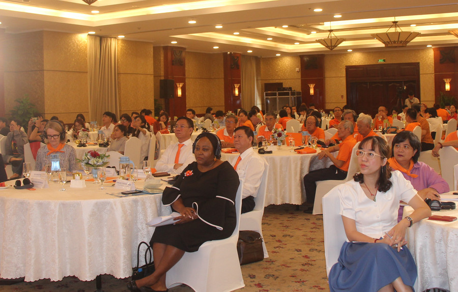 Đông đảo đại biểu tham gia chương trình.