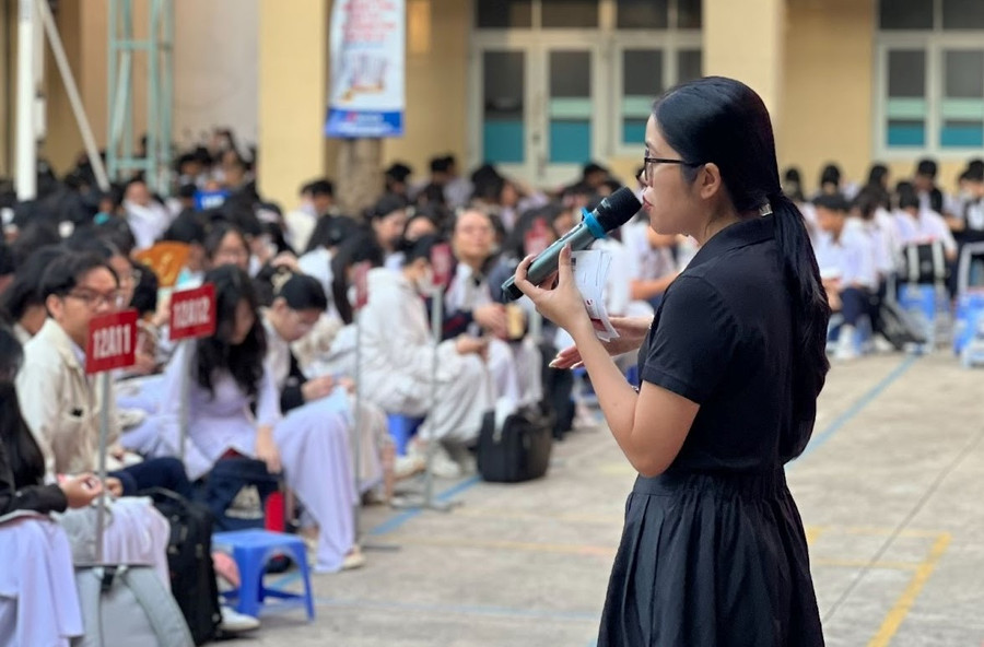 Diễn giả Thanh Ngân tại buổi Talkshow. Diễn giả Thanh Ngân tại buổi Talkshow.