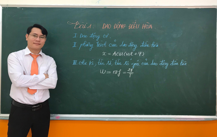 Thầy Ngô Gia Bảo, giáo viên trường TH-THCS-THPT quốc tế Việt Mỹ. Thầy Ngô Gia Bảo, giáo viên trường TH-THCS-THPT quốc tế Việt Mỹ.