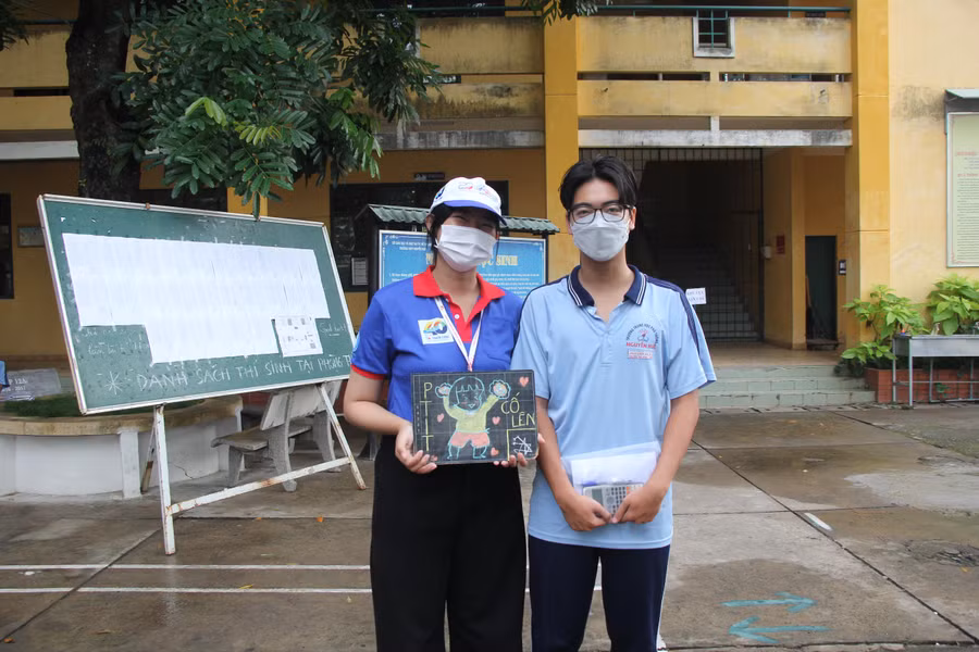 Nguyễn Thế Dũng mong muốn môn thi Tiếng Anh chiều nay sẽ đạt điểm 8.