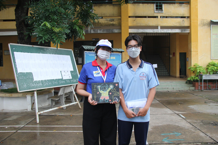 Nguyễn Thế Dũng mong muốn môn thi Tiếng Anh chiều nay sẽ đạt điểm 8. Nguyễn Thế Dũng mong muốn môn thi Tiếng Anh chiều nay sẽ đạt điểm 8.