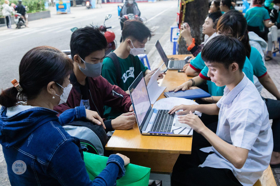 Trường Đại học Công nghiệp thực phẩm TP.HCM luôn nhắc nhở tân sinh viên về chiêu trò lừa đảo nhưng hầu như luôn có sinh viên sập bẫy, nhất là đa cấp. Trường Đại học Công nghiệp thực phẩm TP.HCM luôn nhắc nhở tân sinh viên về chiêu trò lừa đảo nhưng hầu như luôn có sinh viên sập bẫy, nhất là đa cấp.