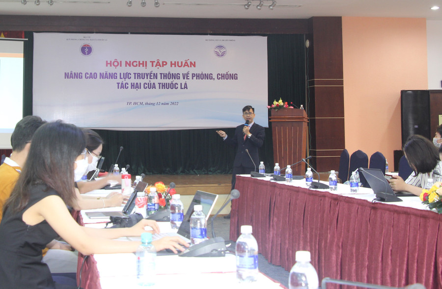 Ths-Bs Nguyễn Hữu Hoàng chia sẻ tại hội nghị.