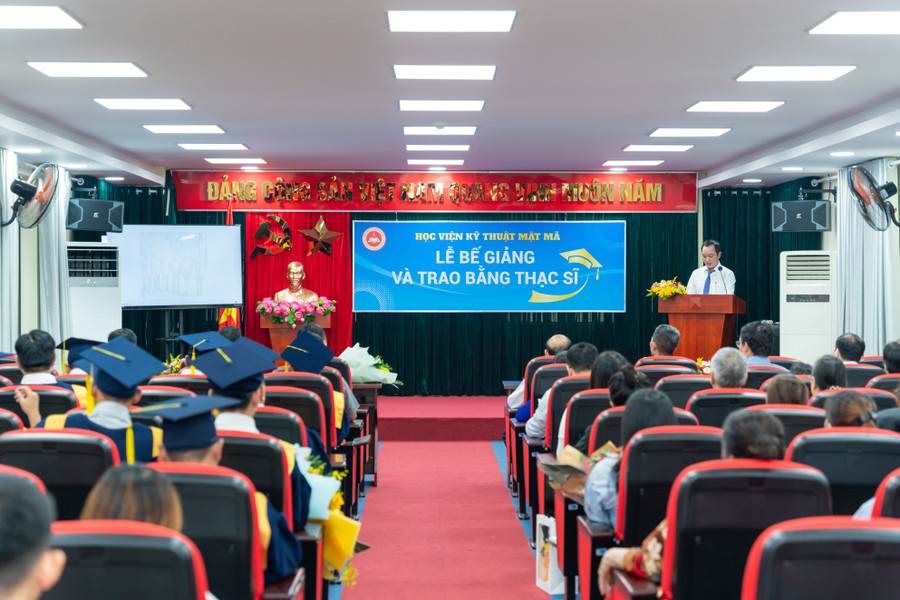 Lễ bế giảng trao bằng Thạc sĩ ngành An toàn thông tin năm 2023. Lễ bế giảng trao bằng Thạc sĩ ngành An toàn thông tin năm 2023.