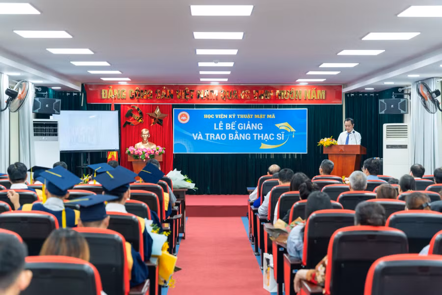 Lễ bế giảng trao bằng Thạc sĩ ngành An toàn thông tin năm 2023.