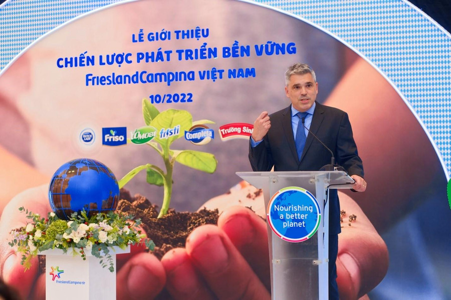 Ông Richard Kiger, Tổng Giám đốc FCV, khẳng định lại 4 trọng tâm trong chiến lược Phát triển bền vững của công ty ở giai đoạn mới. Ông Richard Kiger, Tổng Giám đốc FCV, khẳng định lại 4 trọng tâm trong chiến lược Phát triển bền vững của công ty ở giai đoạn mới.