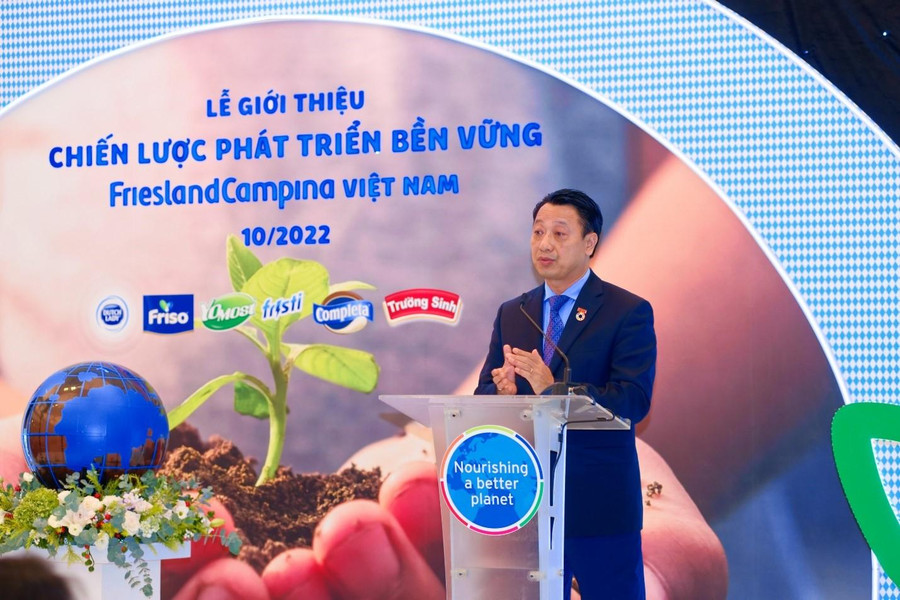 Phát biểu trong buổi lễ, ông Nguyễn Quang Vinh - Phó chủ tịch chuyên trách Liên đoàn thương mại & Công nghiệp Việt Nam; Chủ tịch hội đồng doanh nghiệp về sự phát triển bền vững đánh giá cao những hành động thiết thực của FCV trong chiến lược phát triển bền vững suốt hơn 2 thập kỷ qua. Phát biểu trong buổi lễ, ông Nguyễn Quang Vinh - Phó chủ tịch chuyên trách Liên đoàn thương mại & Công nghiệp Việt Nam; Chủ tịch hội đồng doanh nghiệp về sự phát triển bền vững đánh giá cao những hành động thiết thực của FCV trong chiến lược phát triển bền vững suốt hơn 2 thập kỷ qua.