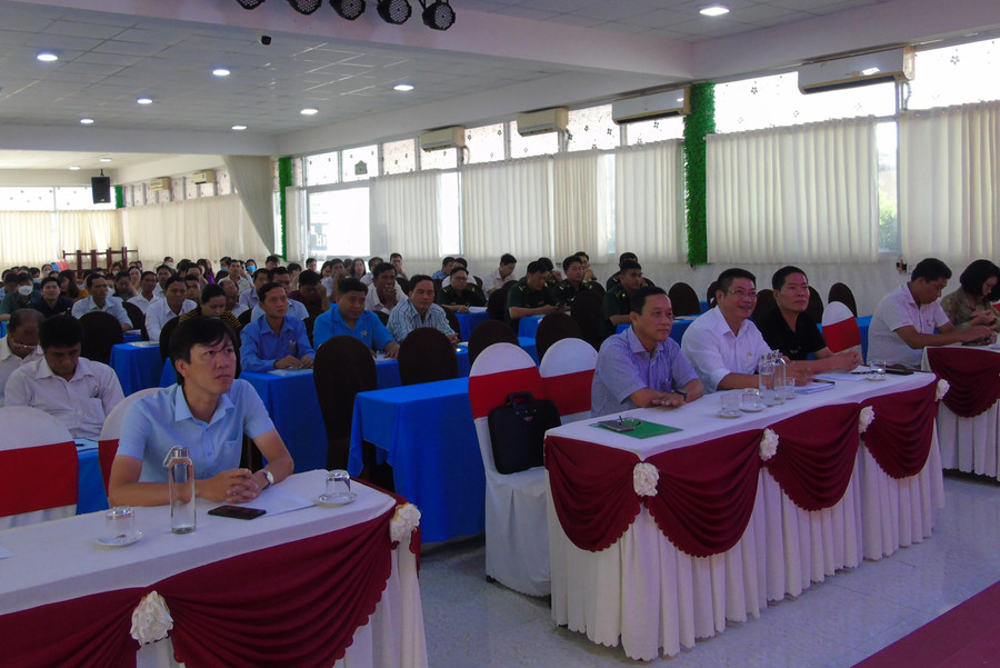 Học viên dự lớp bồi dưỡng kiến thức dân tộc. Học viên dự lớp bồi dưỡng kiến thức dân tộc.