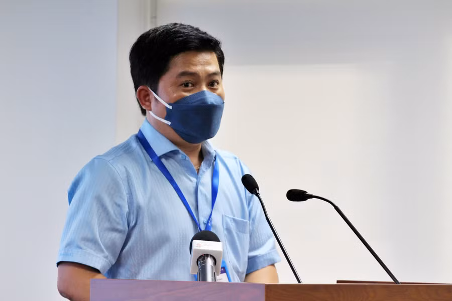 Ông Hồ Tấn Minh phát biểu tại buổi họp báo.