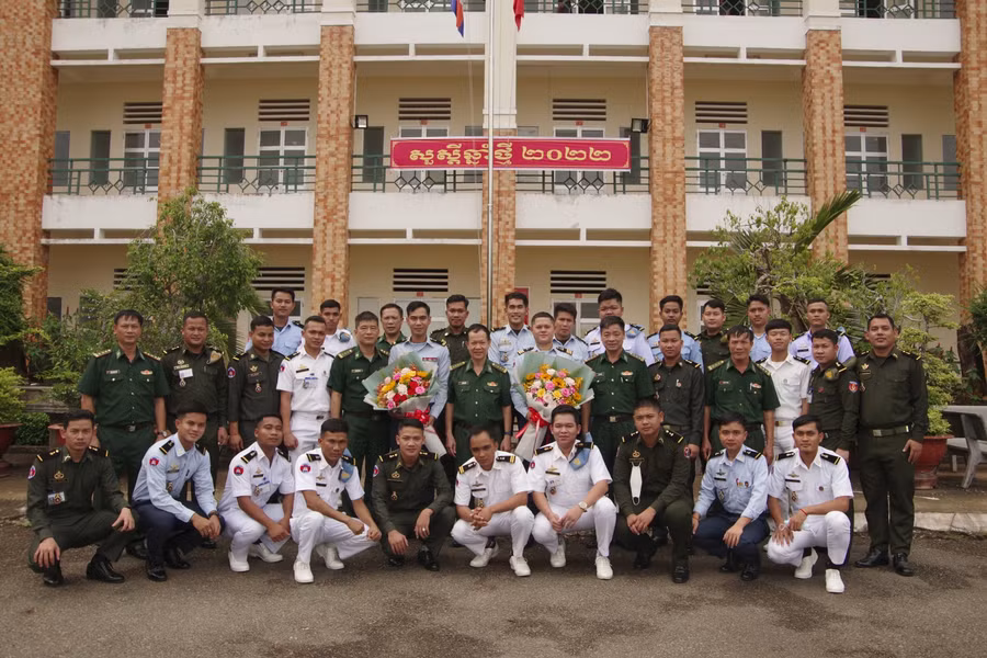 Các học viên Campuchia học tập tại Trường Trung cấp Biên phòng 2 luôn nỗ lực đạt được kết quả cao trong học tập và rèn luyện.