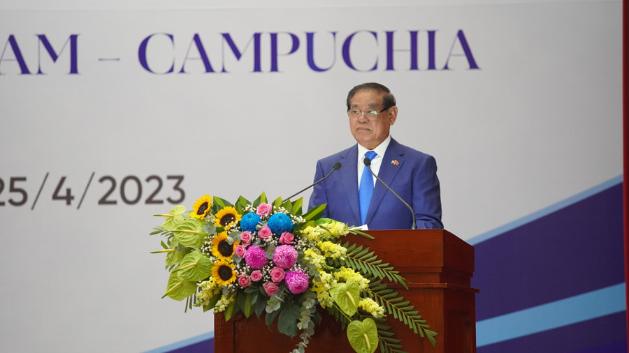 Phó Thủ tướng Chính phủ Vương quốc Campuchia phát biểu khai mạc hội nghị. Phó Thủ tướng Chính phủ Vương quốc Campuchia phát biểu khai mạc hội nghị.