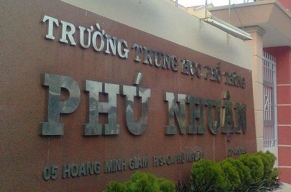 Trường THPT Phú Nhuận, quận Phú Nhuận nơi xảy ra sự việc.