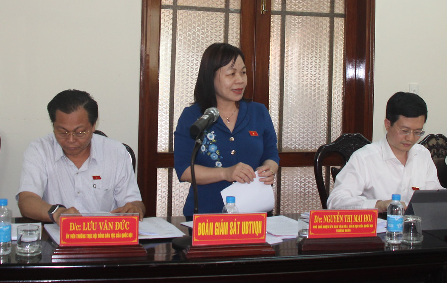 Bà Nguyễn Thị Mai Hoa, Phó Chủ nhiệm Ủy ban Văn hóa, Giáo dục của Quốc hội phát biểu tại buổi giám sát. Bà Nguyễn Thị Mai Hoa, Phó Chủ nhiệm Ủy ban Văn hóa, Giáo dục của Quốc hội phát biểu tại buổi giám sát.