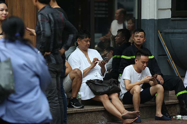 Nhiều người nhảy ra ngoài từ ngay khi phát hiện ra cháy.