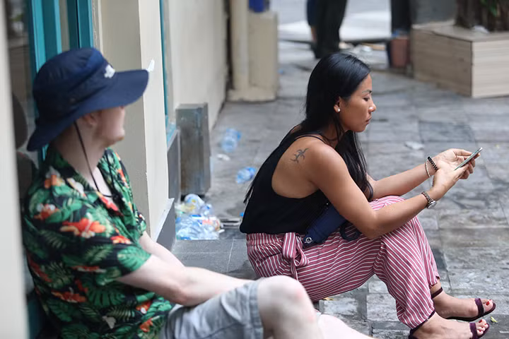 Hà Nội: Cháy Khách sạn A25, khách nước ngoài nhảy thoát thân từ tầng 2