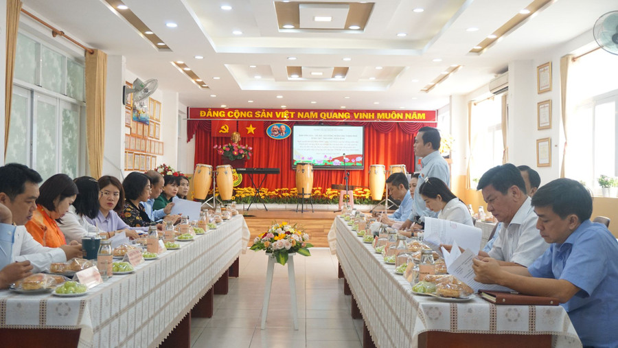 Toàn cảnh buổi làm việc. Toàn cảnh buổi làm việc.