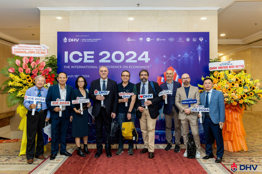 Các đại biểu tham gia hội thảo. Các đại biểu tham gia hội thảo.