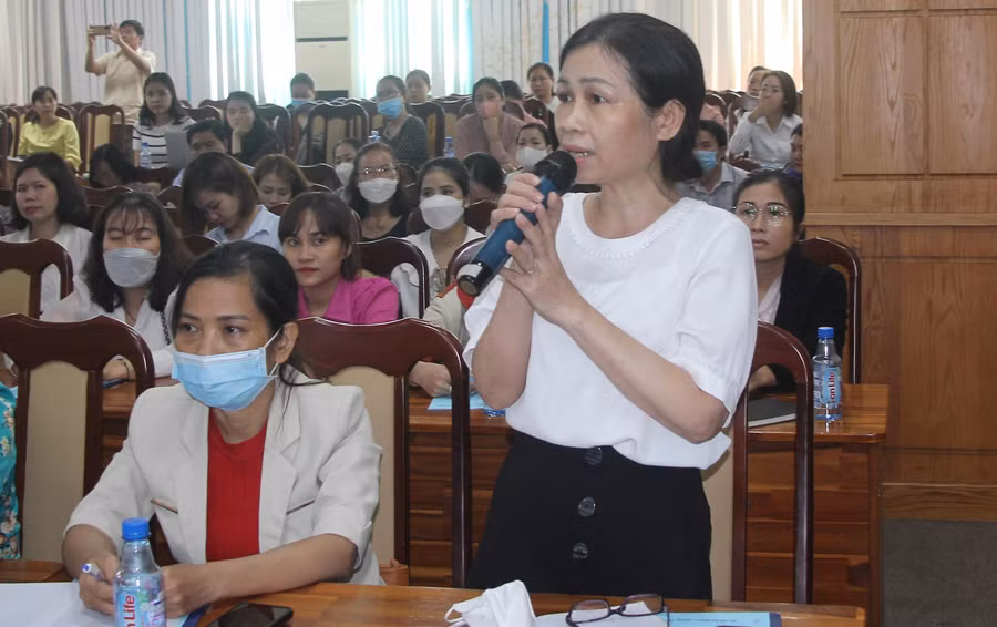 Đại biểu chia sẻ tại hội thảo.