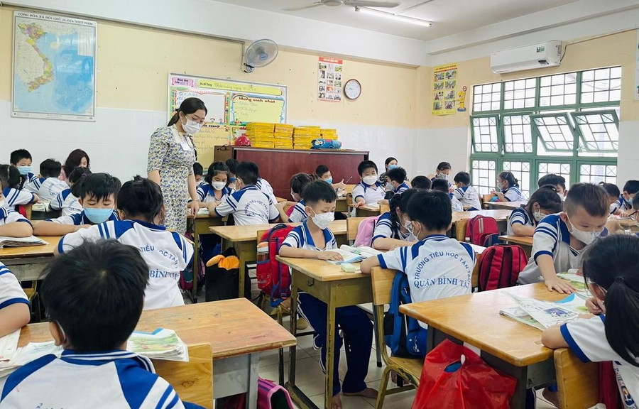 Giờ học của học sinh Trường tiểu học Tân Tạo. Giờ học của học sinh Trường tiểu học Tân Tạo.