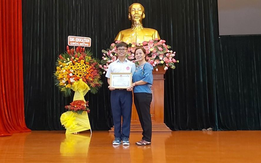 Năm học 2018-2019, Phong đạt giải Nhất kỳ thi học sinh giỏi TPHCM môn Hoá học.