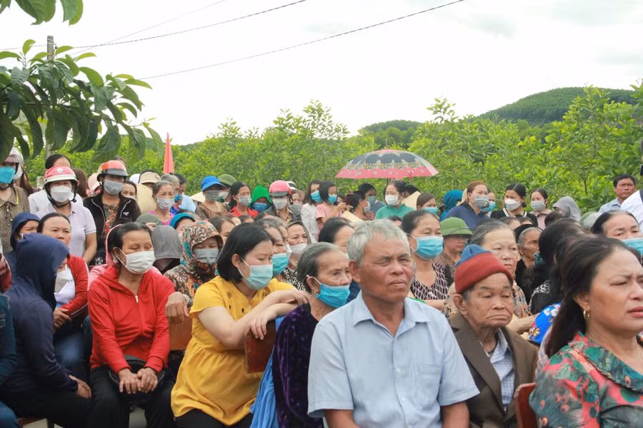 ...cùng đông đảo bà con nhân dân xã Kỳ Hoa, đã tham dự lễ khánh thành.