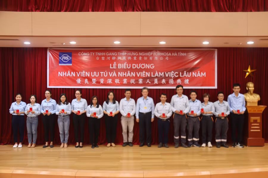 Ngoài ra, 503 lao động gắn bó 5 năm và 43 lao động gắn bó 10 năm cũng được vinh danh trong dịp này.