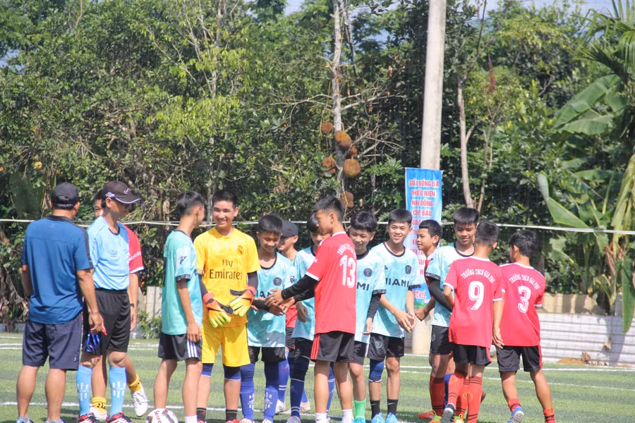 ... và trường THCS Hương Trà và trường THCS Gia Phố.