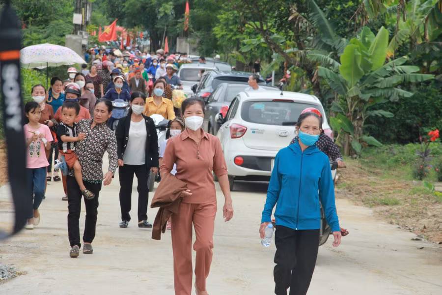 Tuyến đường mới có chiều dài 1,5km, rộng 5m và đổ bê tông dày 16cm.