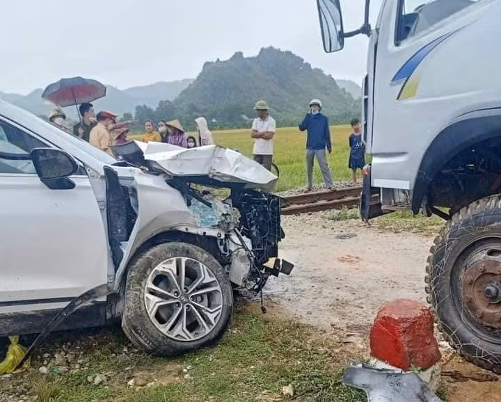 Khu vực xảy ra tai nạn là đường dân sinh giao với đường sắt không có rào chắn.