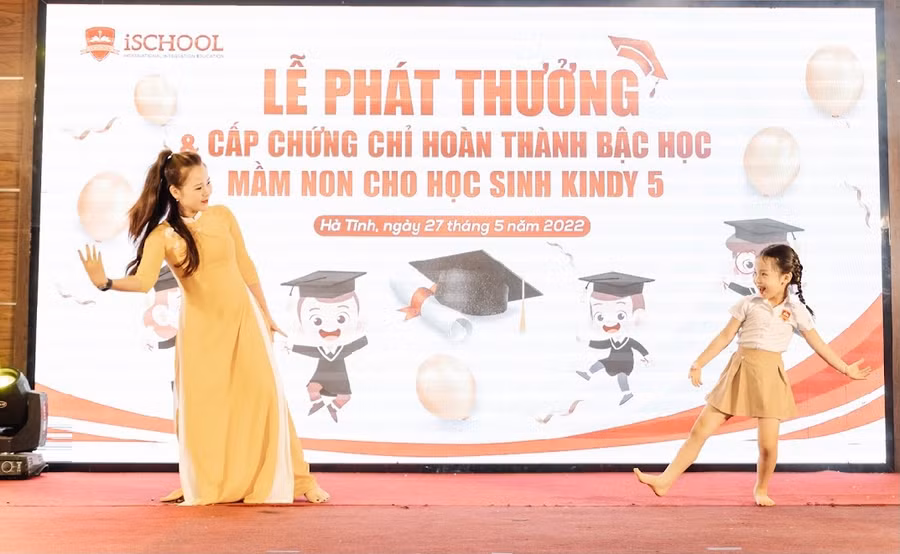 Liên khúc hát múa ngày đầu tiên đi học và tạm biệt trường mầm non của cô trò lớp Kindy 5.5.