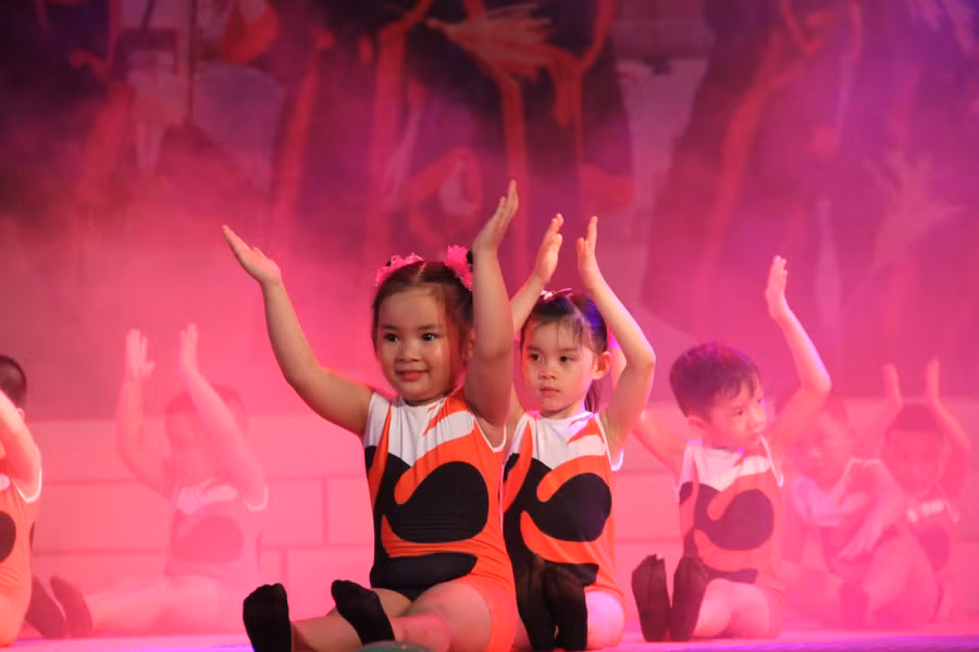 Bài dự thi trên nền nhạc tự chọn trong vòng từ 3 đến 5 phút.