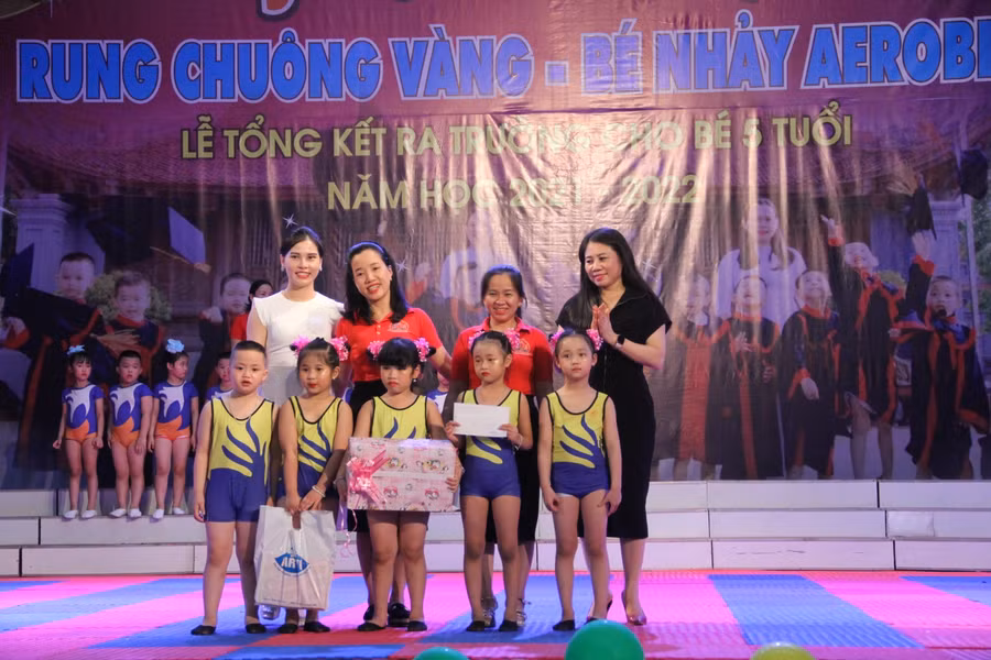 ... 1 giải Nhất và...