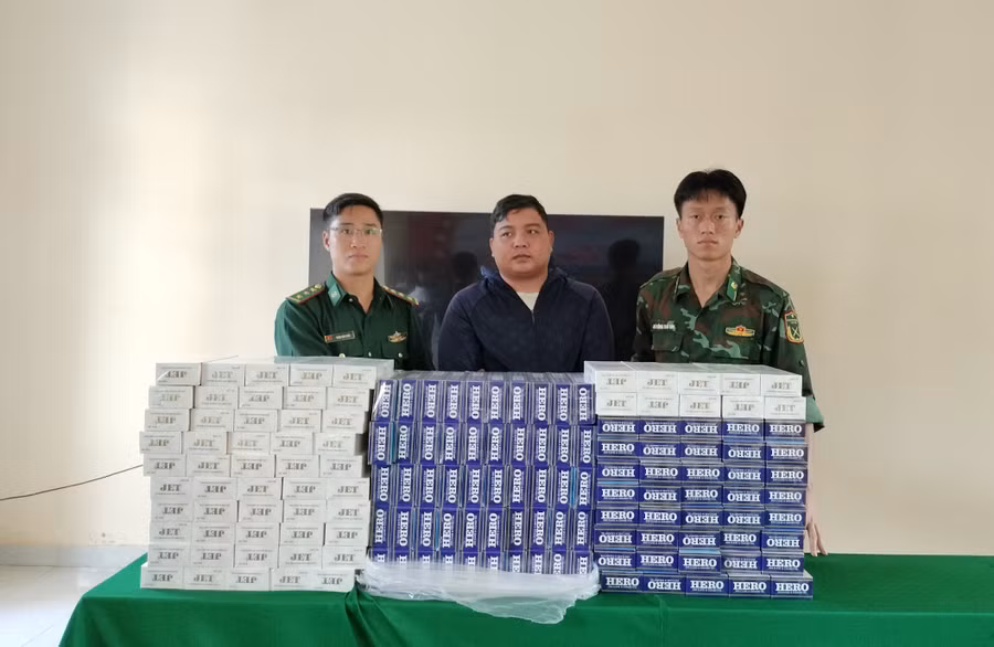 Đối tượng Lâm cùng tang vật.