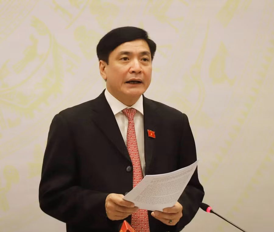 Tổng Thư kí Quốc hội Bùi Văn Cường thông tin tại họp báo.