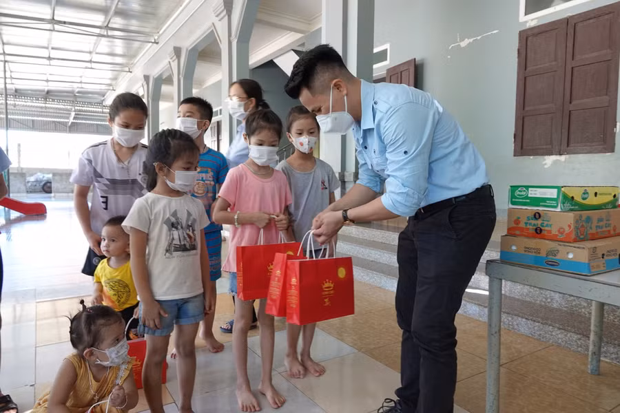 Hằng năm, Formosa Hà Tĩnh còn hỗ trợ cho làng trẻ SOS và Cô nhi viện Hà Tĩnh số tiền gần 200 triệu đồng