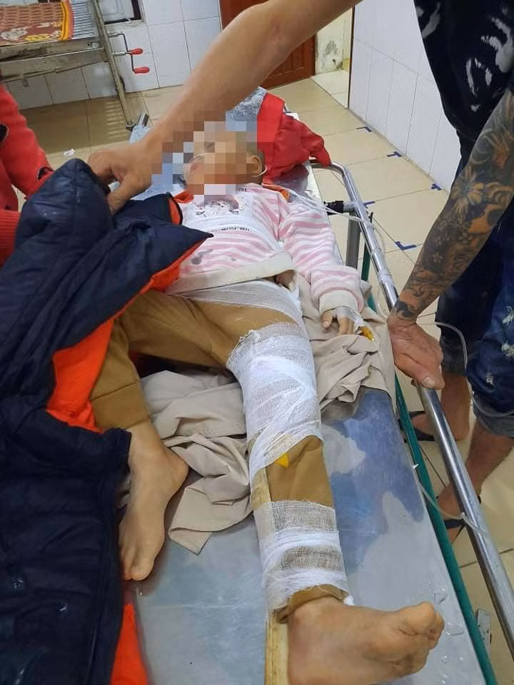 Con trai anh Đức bị thương nặng sau vụ sạt lở trong đêm