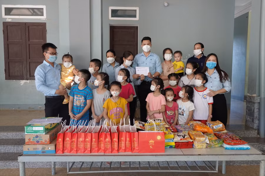 Formosa Hà Tĩnh trao 120 suất quà trung thu cho trẻ em mồ côi