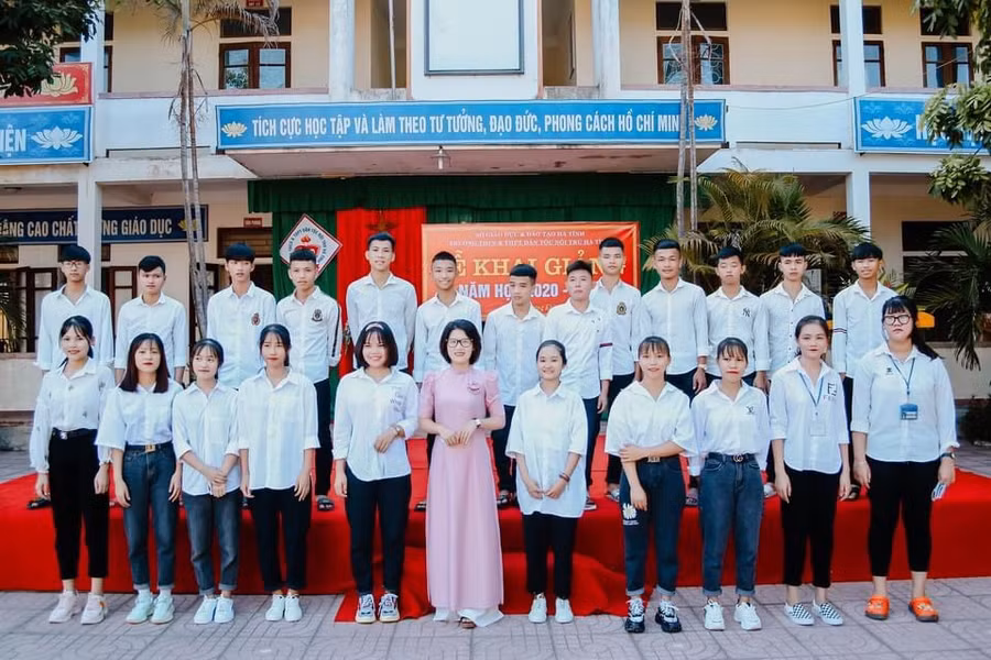 18/26 học sinh dân tộc thiểu số của lớp đậu Đại học