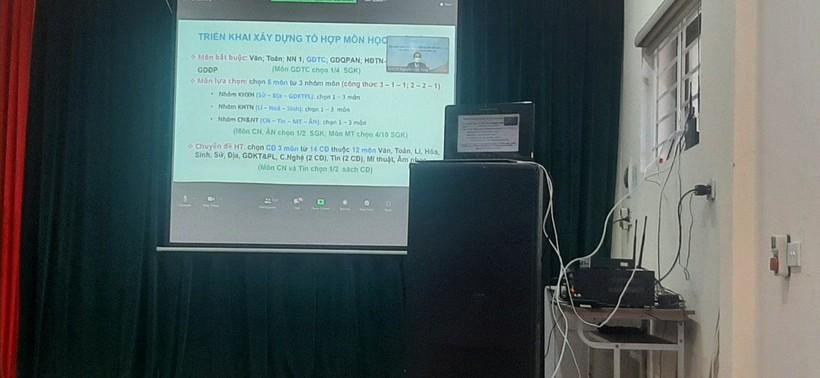 Các nhà xuất bản giới thiệu sách trực tuyến tại đơn vị trường học.