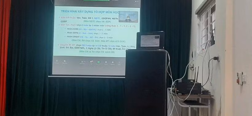 Các nhà xuất bản giới thiệu sách trực tuyến tại đơn vị trường học.