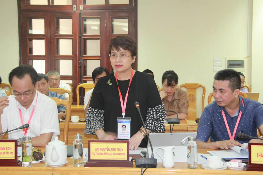 Bà Nguyễn Thu Thủy, Vụ trưởng Vụ Giáo dục Đại học phát biểu tại buổi làm việc.
