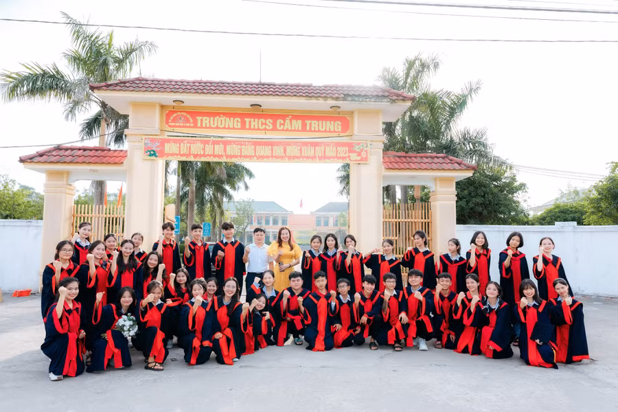 Lần đầu tiên trường THCS Cẩm Trung có 2 thủ khoa tại kỳ thi tuyển sinh lớp 10 THPT chuyên Hà Tĩnh.